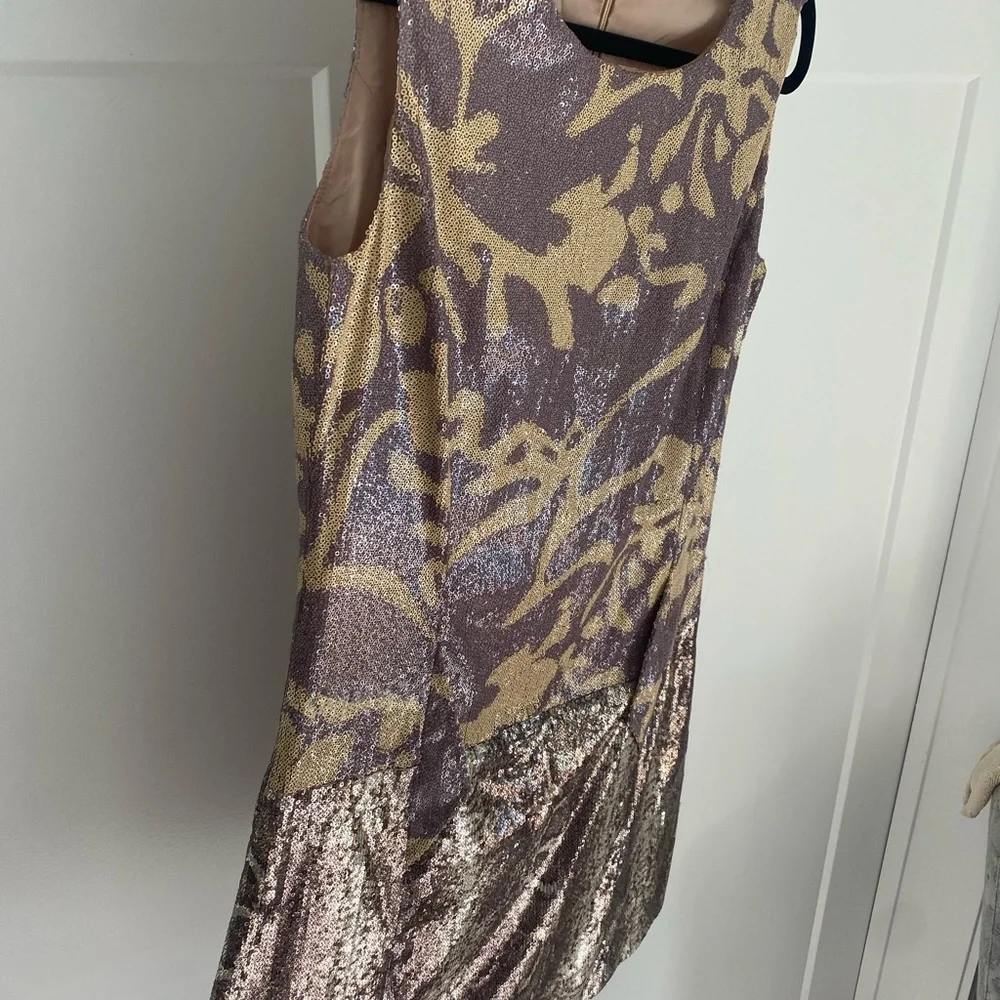 Gold and sequins Mini dress - Picture 3 of 11